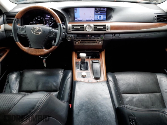 2013 Lexus LS 460 z VIN JTHCL5EF1D5015905, wystawiony jako Copart lot #81110004 z przebiegiem 121 676 mil mil oraz Szkoda całkowita • Salvage title. Historia ofert i sprzedaży dostępna na DreamBid. Obrazek 8.