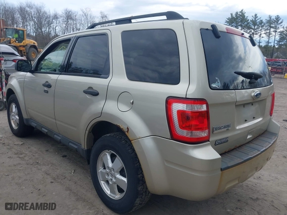 2011 Ford Escape XLT with VIN 1FMCU9D70BKA77676, listed as a IAAI auction lot 41921757 with 288,545 mi miles. Bid and sale history available at carsss.com. Image 3.