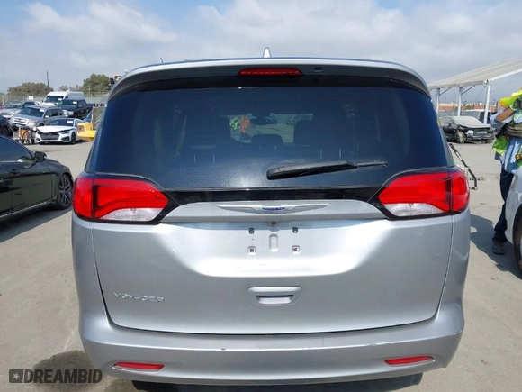2020 Chrysler Voyager LXI with VIN 2C4RC1DG3LR268501, listed as a IAAI auction lot 40707800 with NaN miles. Bid and sale history available at carsss.com. Image 16.