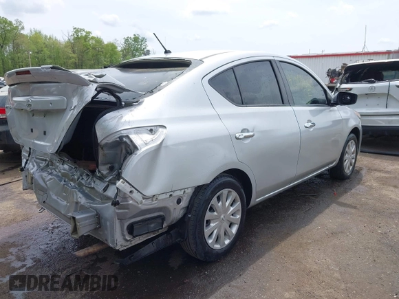 2019 Nissan Versa SV z VIN 3N1CN7AP4KL855196, wystawiony jako IAAI lot #42081644 z przebiegiem 79 527 mil mil oraz . Historia ofert i sprzedaży dostępna na DreamBid. Obrazek 4.