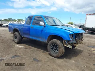 1997 Toyota T100 DX z VIN JT4UN22D6V0036152, wystawiony jako IAAI lot #42021128 z przebiegiem 269 392 mil mil oraz . Historia ofert i sprzedaży dostępna na DreamBid. Obrazek 1.