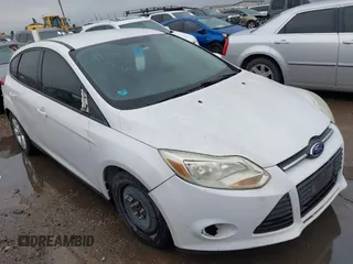 2014 Ford Focus SE z VIN 1FADP3K25EL140375, wystawiony jako IAAI lot #42193802 z przebiegiem 121 000 mil mil oraz . Historia ofert i sprzedaży dostępna na DreamBid. Obrazek 1.