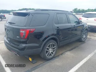 2017 Ford Explorer Sport z VIN 1FM5K8GT4HGE07722, wystawiony jako IAAI lot #42302334 z przebiegiem 79 369 mil mil oraz . Historia ofert i sprzedaży dostępna na DreamBid. Obrazek 4.