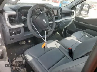 2024 Ford F-250 XL z VIN 1FTBF2AA1REF32111, wystawiony jako Copart lot #61645725 z przebiegiem 1 192 mil mil oraz Szkoda całkowita • Salvage title. Historia ofert i sprzedaży dostępna na DreamBid. Obrazek 8.