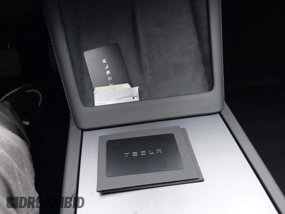 2025 Tesla Model 3 Long Range z VIN 5YJ3E1EA0SF906935, wystawiony jako IAAI lot #41915554 z przebiegiem 1 715 mil mil oraz . Historia ofert i sprzedaży dostępna na DreamBid. Obrazek 11.