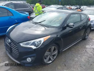 2013 Hyundai Veloster Turbo z VIN KMHTC6AE7DU142860, wystawiony jako IAAI lot #42132537 z przebiegiem 125 480 mil mil oraz . Historia ofert i sprzedaży dostępna na DreamBid. Obrazek 2.