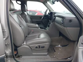 2005 Chevrolet Tahoe LS z VIN 1GNEK13T05J197479, wystawiony jako IAAI lot #41693575 z przebiegiem 124 537 mil mil oraz . Historia ofert i sprzedaży dostępna na DreamBid. Obrazek 5.