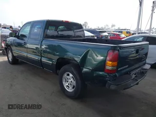 2001 Chevrolet Silverado 1500 LS with VIN 2GCEC19V111272435, listed as a IAAI auction lot 42040260 with 184,968 mi miles. Bid and sale history available at carsss.com. Image 3.