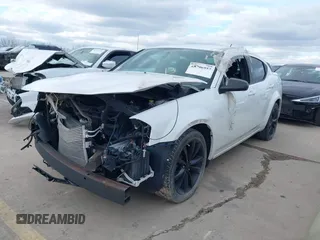 2014 Dodge Avenger SE z VIN 1C3CDZAB8EN200550, wystawiony jako IAAI lot #40389714 z przebiegiem 74 029 mil mil oraz . Historia ofert i sprzedaży dostępna na DreamBid. Obrazek 2.