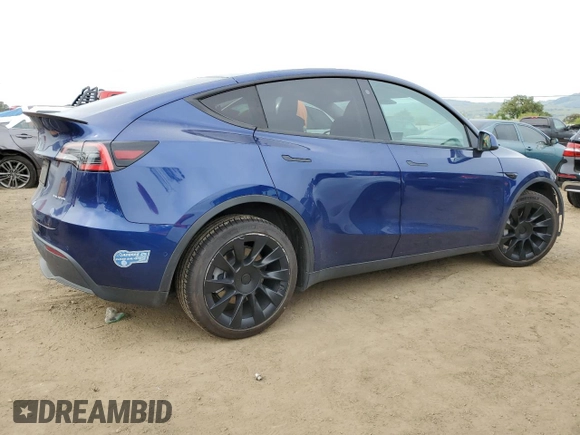 2021 Tesla Model Y Long Range with VIN 5YJYGDEE9MF095417, listed as a Copart auction lot 52960515 with 39,528 mi miles and Salvage Title. Bid and sale history available at DreamBid. Image 3.
