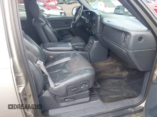 2002 Chevrolet Avalanche with VIN 3GNEC13T82G116769, listed as a IAAI auction lot 42143494 with 1,753,061 mi miles and . Bid and sale history available at DreamBid. Image 5.