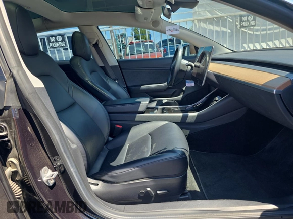 2018 Tesla Model 3 Long Range Battery z VIN 5YJ3E1EB8JF070461, wystawiony jako Copart lot #58379905 z przebiegiem 49 178 mil mil oraz Tytuł czysty. Historia ofert i sprzedaży dostępna na DreamBid. Obrazek 5.