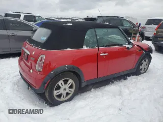 2005 MINI Convertible z VIN WMWRF33405TG11092, wystawiony jako Copart lot #84762004 z przebiegiem 94 895 mil mil oraz Szkoda całkowita • Salvage title. Historia ofert i sprzedaży dostępna na DreamBid. Obrazek 3.