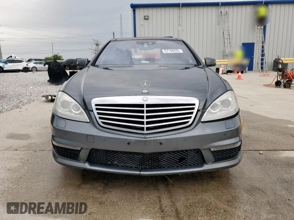 2012 Mercedes-Benz S 63 AMG z VIN WDDNG7EB1CA435991, wystawiony jako Copart lot #57146435 z przebiegiem 117 647 mil mil oraz Szkoda całkowita • Salvage title. Historia ofert i sprzedaży dostępna na DreamBid. Obrazek 5.