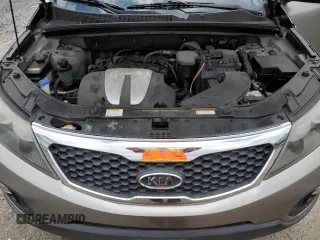 2011 Kia Sorento EX z VIN 5XYKU4A25BG002005, wystawiony jako Copart lot #56504425 z przebiegiem 192 744 mil mil oraz Szkoda całkowita • Salvage title. Historia ofert i sprzedaży dostępna na DreamBid. Obrazek 12.