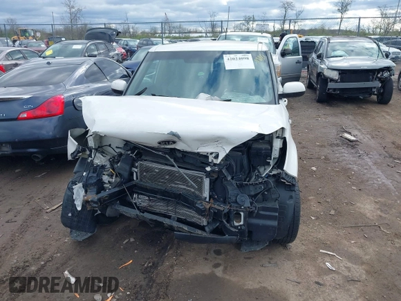 2014 Kia Soul with VIN KNDJN2A27E7010962, listed as a IAAI auction lot 42024098 with 97,370 mi miles. Bid and sale history available at carsss.com. Image 13.