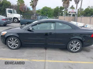 2013 Volvo C70 T5 with VIN YV1672MC3DJ142956, listed as a IAAI auction lot 42819801 with 80,913 mi miles and . Bid and sale history available at DreamBid. Image 14.