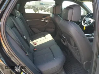 2024 Audi Q8 e-tron z VIN WA1BAAGE8RB038603, wystawiony jako Copart lot #70834514 z przebiegiem 7300 mil mil oraz Szkody całkowita. Historia ofert i sprzedaży dostępna na DreamBid. Obrazek 11.