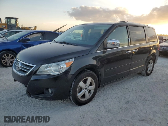 2013 Volkswagen Routan z VIN 2C4RVADG8DR725749, wystawiony jako Copart lot #77624324 z przebiegiem 156 557 mil mil oraz Czysty tytuł • Clean title. Historia ofert i sprzedaży dostępna na DreamBid. Obrazek 1.