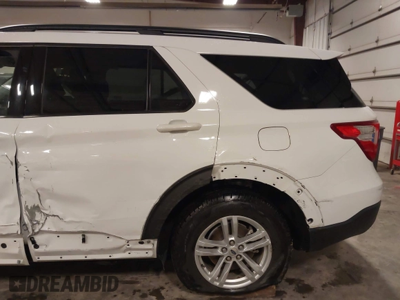 2022 Ford Explorer XLT z VIN 1FMSK8DH4NGB05636, wystawiony jako IAAI lot #42211545 z przebiegiem 55 366 mil mil oraz . Historia ofert i sprzedaży dostępna na DreamBid. Obrazek 20.