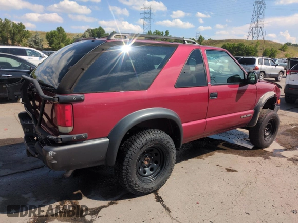 1998 Chevrolet Blazer LS with VIN 1GNCT18W5WK236585, listed as a Copart auction lot 62900435 with 123,272 mi miles and Salvage title. Bid and sale history available at DreamBid. Image 3.