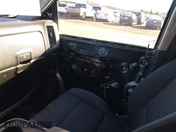 2018 Chevrolet Silverado 1500 LT with VIN 3GCUKRECXJG321396, listed as a IAAI auction lot 40851181 with 137,348 mi miles. Bid and sale history available at carsss.com. Image 5.