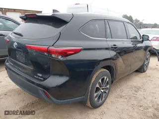 2020 Toyota Highlander XLE with VIN 5TDHZRBH7LS025107, listed as a IAAI auction lot 41236242 with 68,646 mi miles. Bid and sale history available at carsss.com. Image 4.