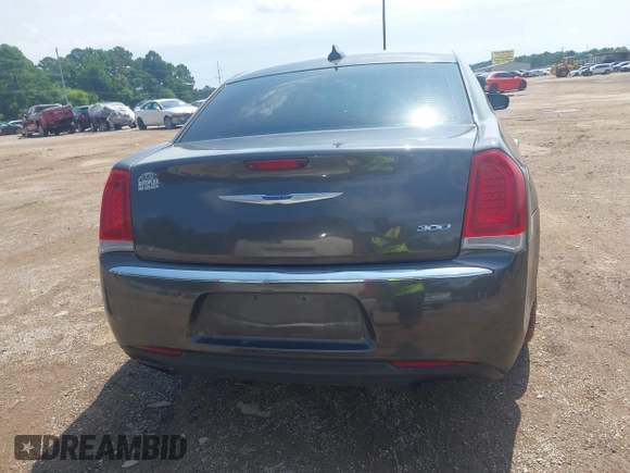2019 Chrysler 300 Limited z VIN 2C3CCAEG8KH534284, wystawiony jako IAAI lot #42390324 z przebiegiem 99 544 mil mil oraz . Historia ofert i sprzedaży dostępna na DreamBid. Obrazek 16.