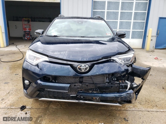 2018 Toyota RAV4 SE with VIN JTMJFREV0JD228148, listed as a Copart auction lot 53595874 with 91,557 mi miles and Salvage Title. Bid and sale history available at carsss.com. Image 5.