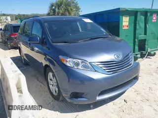 2017 Toyota Sienna LE Auto Access Seat with VIN 5TDKZ3DC3HS869446, listed as a IAAI auction lot 41828033 with 61,082 mi miles. Bid and sale history available at carsss.com. Image 1.