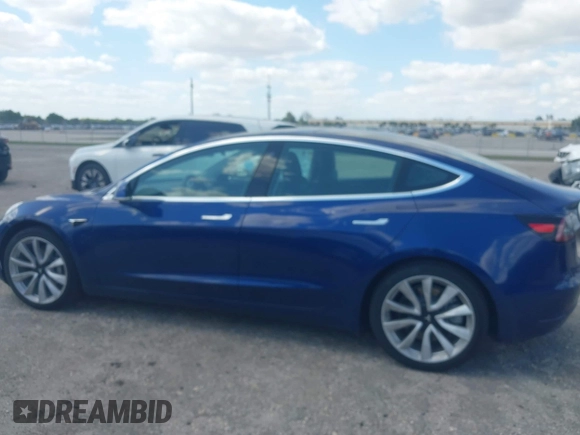 2020 Tesla Model 3 Standard Range Plus z VIN 5YJ3E1EA6LF785622, wystawiony jako IAAI lot #42080180 z przebiegiem 34 133 mil mil oraz . Historia ofert i sprzedaży dostępna na DreamBid. Obrazek 14.