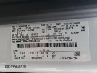 2019 Ford Transit Passenger XL z VIN 1FBZX2ZM4KKB24336, wystawiony jako Copart lot #49377135 z przebiegiem 58 994 mil mil oraz Szkody całkowita. Historia ofert i sprzedaży dostępna na DreamBid. Obrazek 13.