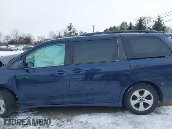 2018 Toyota Sienna LE Auto Access Seat with VIN 5TDKZ3DC3JS905514, listed as a IAAI auction lot 41591539 with 1 mi miles. Bid and sale history available at carsss.com. Image 13.