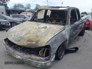 2000 GMC Sierra 1500 SLE z VIN 2GTEC19T7Y1145021, wystawiony jako IAAI lot #40013126 z przebiegiem Nie podano mil oraz . Historia ofert i sprzedaży dostępna na DreamBid. Obrazek 6.