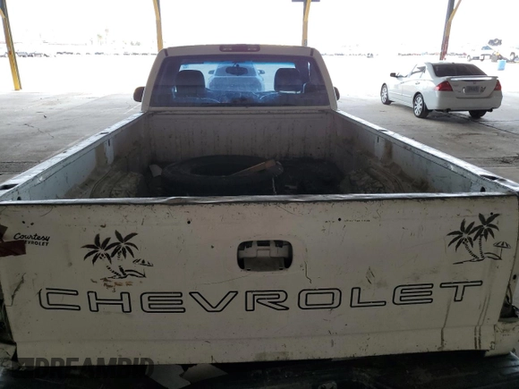2005 Chevrolet Silverado 1500 Work Truck z VIN 1GCEC14X55Z234955, wystawiony jako Copart lot #58243335 z przebiegiem 311 753 mil mil oraz Szkoda całkowita • Salvage title. Historia ofert i sprzedaży dostępna na DreamBid. Obrazek 10.