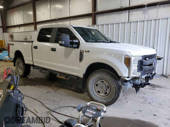 2019 Ford F-250 XL z VIN 1FT7W2B60KEF25754, wystawiony jako Copart lot #58738655 z przebiegiem 102 684 mil mil oraz Czysty tytuł • Clean title. Historia ofert i sprzedaży dostępna na DreamBid. Obrazek 4.