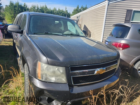 2010 Chevrolet Suburban LS z VIN 1GNUKHE32AR291666, wystawiony jako IAAI lot #41886401 z przebiegiem Nie podano mil oraz . Historia ofert i sprzedaży dostępna na DreamBid. Obrazek 1.
