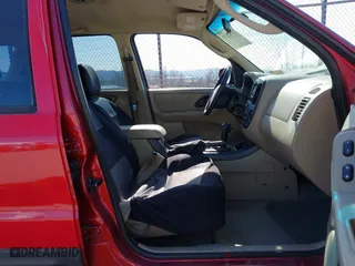 2005 Ford Escape XLS Value with VIN 1FMYU92Z95KB05652, listed as a IAAI auction lot 41782132 with 181,190 mi miles. Bid and sale history available at carsss.com. Image 5.