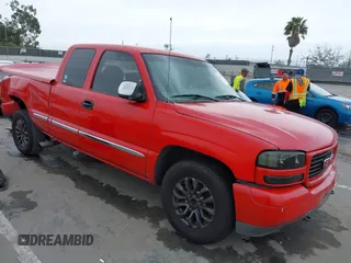 2000 GMC Sierra 1500 SLE z VIN 1GTEC19T5YZ177442, wystawiony jako IAAI lot #42111119 z przebiegiem 224 680 mil mil oraz . Historia ofert i sprzedaży dostępna na DreamBid. Obrazek 1.