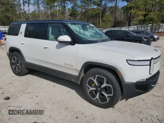2024 Rivian R1S Adventure z VIN 7PDSGABA1RN030813, wystawiony jako Copart lot #47614385 z przebiegiem 16 946 mil mil oraz Szkody całkowita. Historia ofert i sprzedaży dostępna na DreamBid. Obrazek 4.