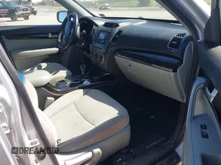 2014 Kia Sorento LX with VIN 5XYKTDA72EG489389, listed as a IAAI auction lot 41905133 with 152,578 mi miles. Bid and sale history available at carsss.com. Image 5.