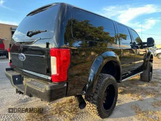 2004 Ford Excursion Eddie Bauer with VIN 1FMSU45P14EA06923, listed as a Copart auction lot 52830855 with 186,217 mi miles and Clean Title. Bid and sale history available at DreamBid. Image 3.