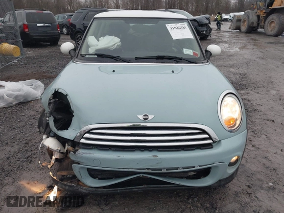 2013 MINI Hardtop z VIN WMWSU3C51DT686959, wystawiony jako IAAI lot #41020389 z przebiegiem 86 770 mil mil oraz . Historia ofert i sprzedaży dostępna na DreamBid. Obrazek 13.