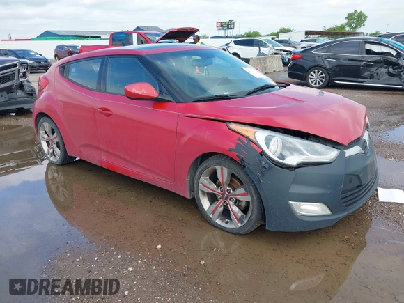 2015 Hyundai Veloster z VIN KMHTC6AD8FU227474, wystawiony jako IAAI lot #42188164 z przebiegiem 122 485 mil mil oraz . Historia ofert i sprzedaży dostępna na DreamBid. Obrazek 1.