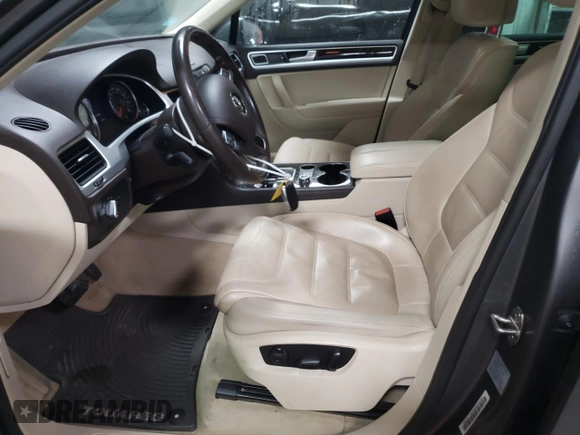 2013 Volkswagen Touareg Lux with VIN WVGEF9BP6DD002607, listed as a Copart auction lot 83420704 with 143,571 mi miles and Salvage Title. Bid and sale history available at DreamBid. Image 7.