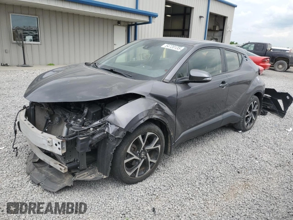 2018 Toyota C-HR XLE z VIN JTNKHMBX2J1011026, wystawiony jako Copart lot #54720135 z przebiegiem 63 614 mil mil oraz Szkoda całkowita • Salvage title. Historia ofert i sprzedaży dostępna na DreamBid. Obrazek 1.