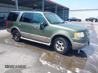 2004 Ford Expedition Eddie Bauer z VIN 1FMFU17L44LB14619, wystawiony jako IAAI lot #42112071 z przebiegiem 263 040 mil mil oraz . Historia ofert i sprzedaży dostępna na DreamBid. Obrazek 1.
