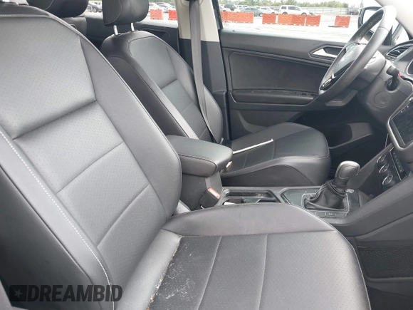 2021 Volkswagen Tiguan SE z VIN 3VV3B7AX7MM004286, wystawiony jako IAAI lot #39864219 z przebiegiem 67 429 mil mil oraz . Historia ofert i sprzedaży dostępna na DreamBid. Obrazek 8.