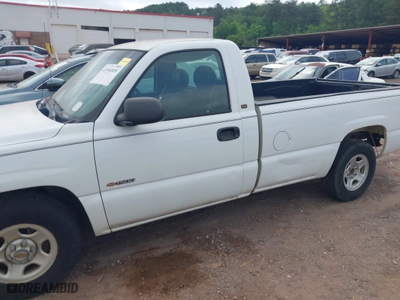 2000 Chevrolet Silverado 1500 with VIN 1GCEC14W4YE188134, listed as a IAAI auction lot 41994005 with 206,909 mi miles. Bid and sale history available at carsss.com. Image 6.