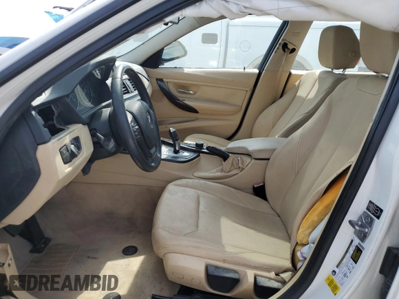 2013 BMW 3 Series 320i z VIN WBA3B1C57DK128974, wystawiony jako Copart lot #58858745 z przebiegiem Nie podano mil oraz Czysty tytuł • Clean title. Historia ofert i sprzedaży dostępna na DreamBid. Obrazek 7.